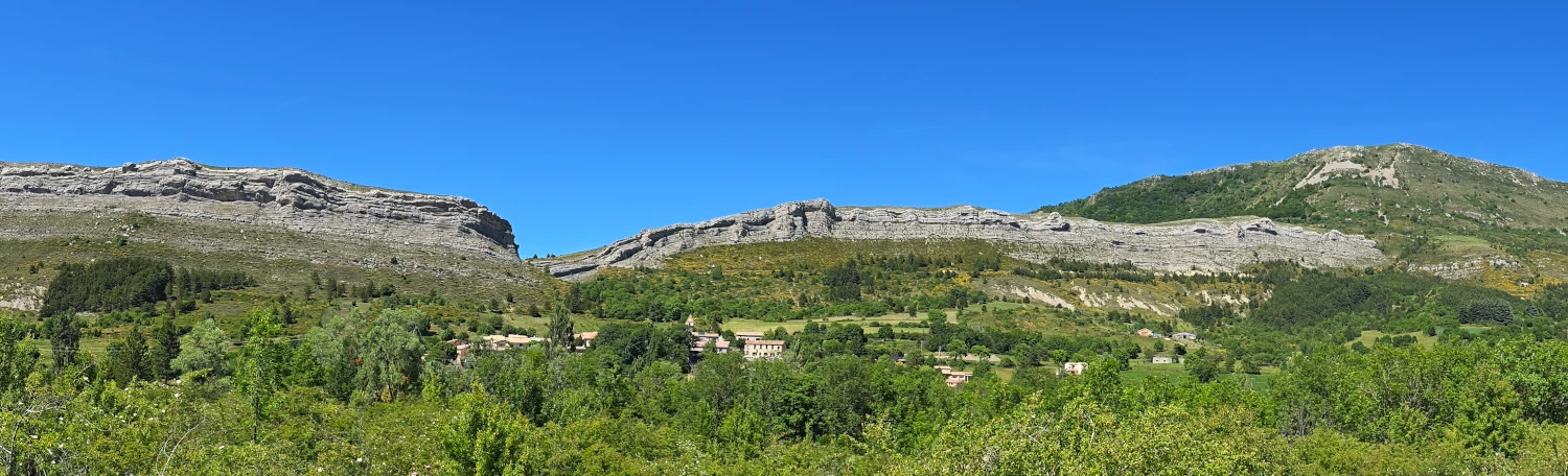 Saint-Geniez, Basses-Alpes, cadre principal des romans